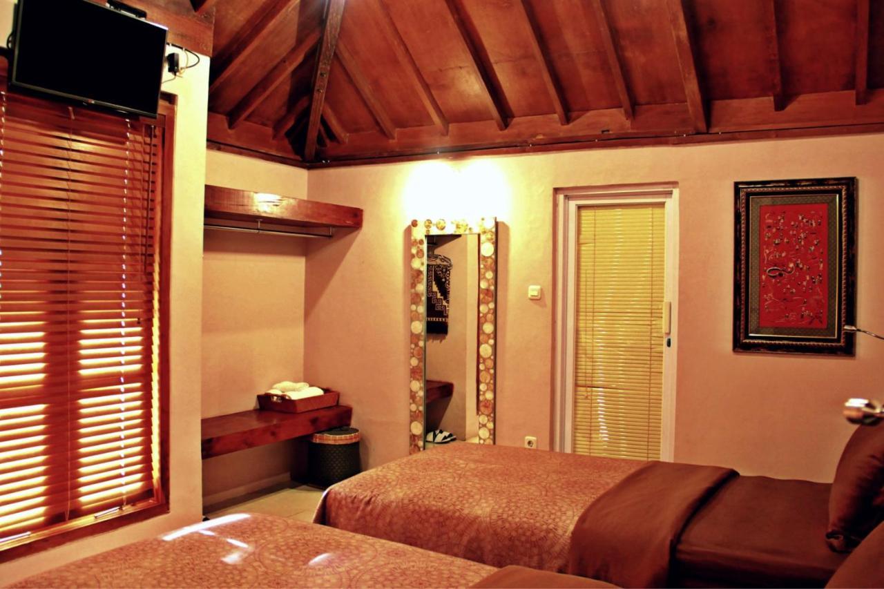Tegal Panggung Guest House Yogyakarta Exterior foto