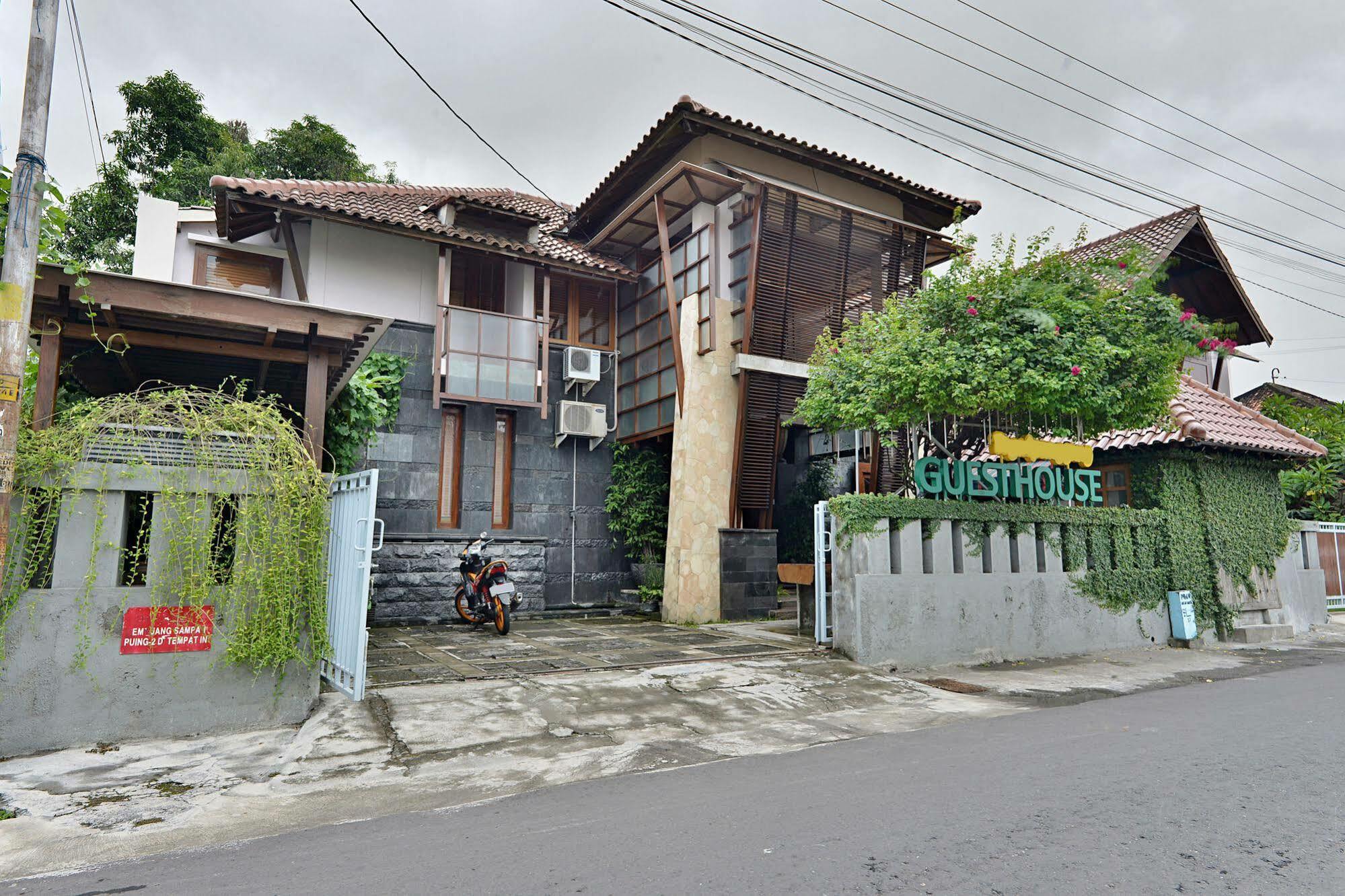 Tegal Panggung Guest House Yogyakarta Exterior foto